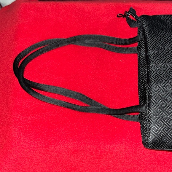 Elegant Black and Red Shoulder Bag - Picture 5 of 9